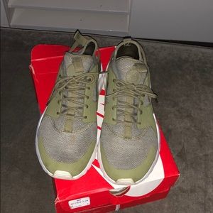 Mens Huarache olive/army color